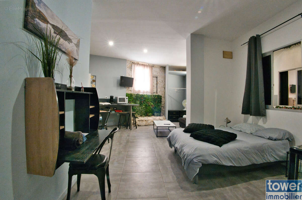 Maison en pierre intégralement restaurée - 166 m2 - 5 pièces + soub. aménagé 162 m2 - Jardinet + Terrasse - photo 27