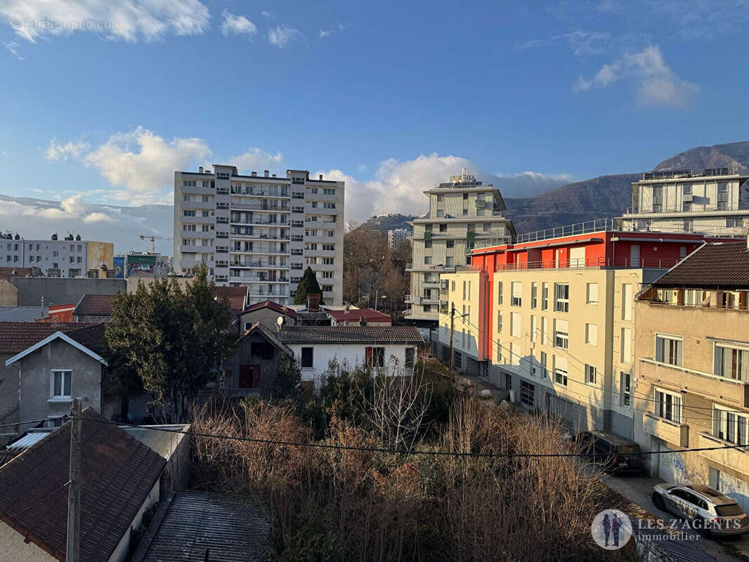 Appartement à SAINT-MARTIN-D'HERES