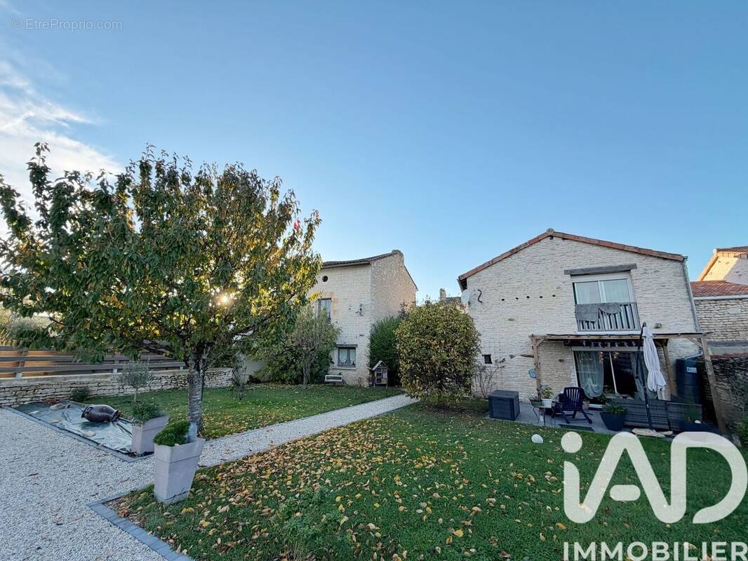 Photo 1 - Maison à NEUVILLE-DE-POITOU