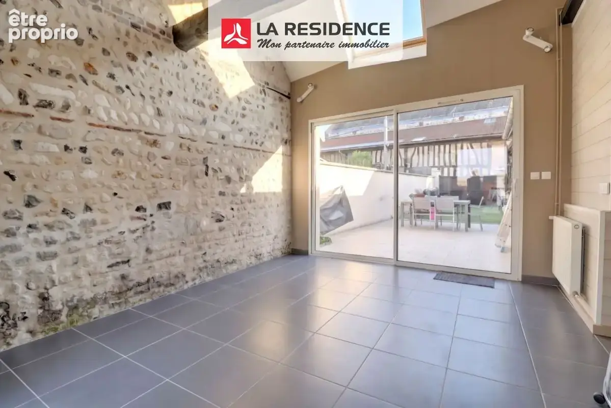 Maison 6 pièces 117 m² à vendre à Pont-De-L'arche (27340) - photo 2