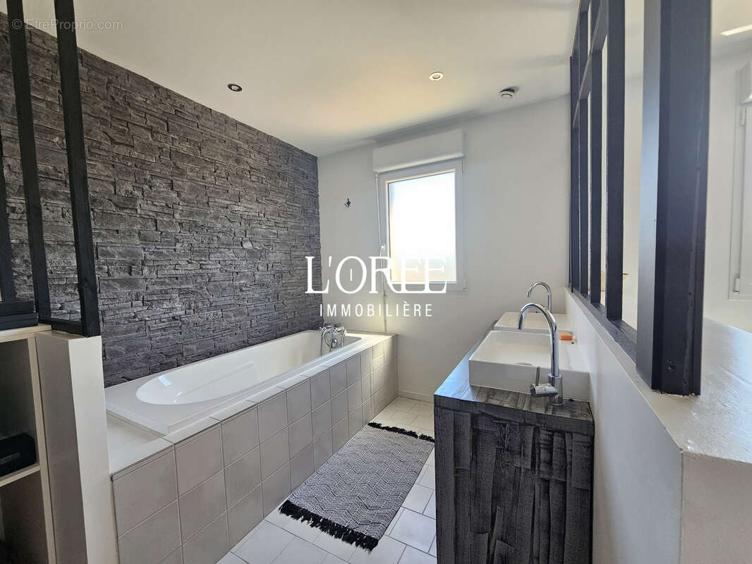 Maison contemporaine 130 m2 - 3 chambres - 1 bureau - Garage - Jardin - photo 11