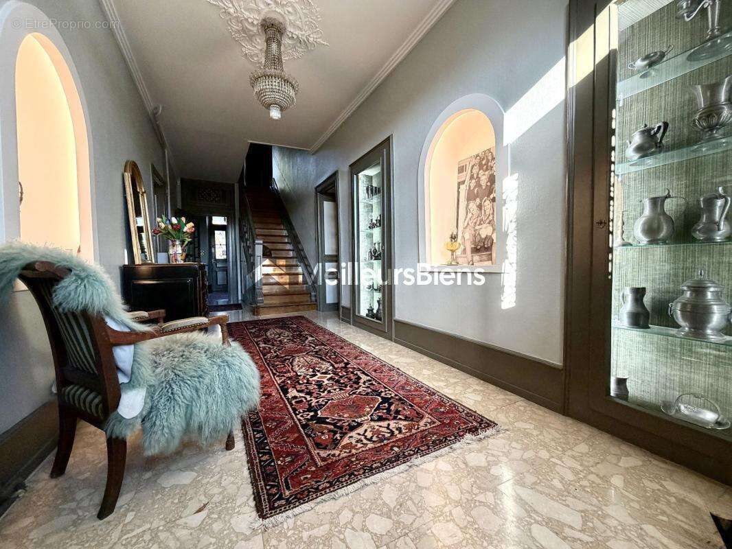 Maison à MONTREUX-CHATEAU