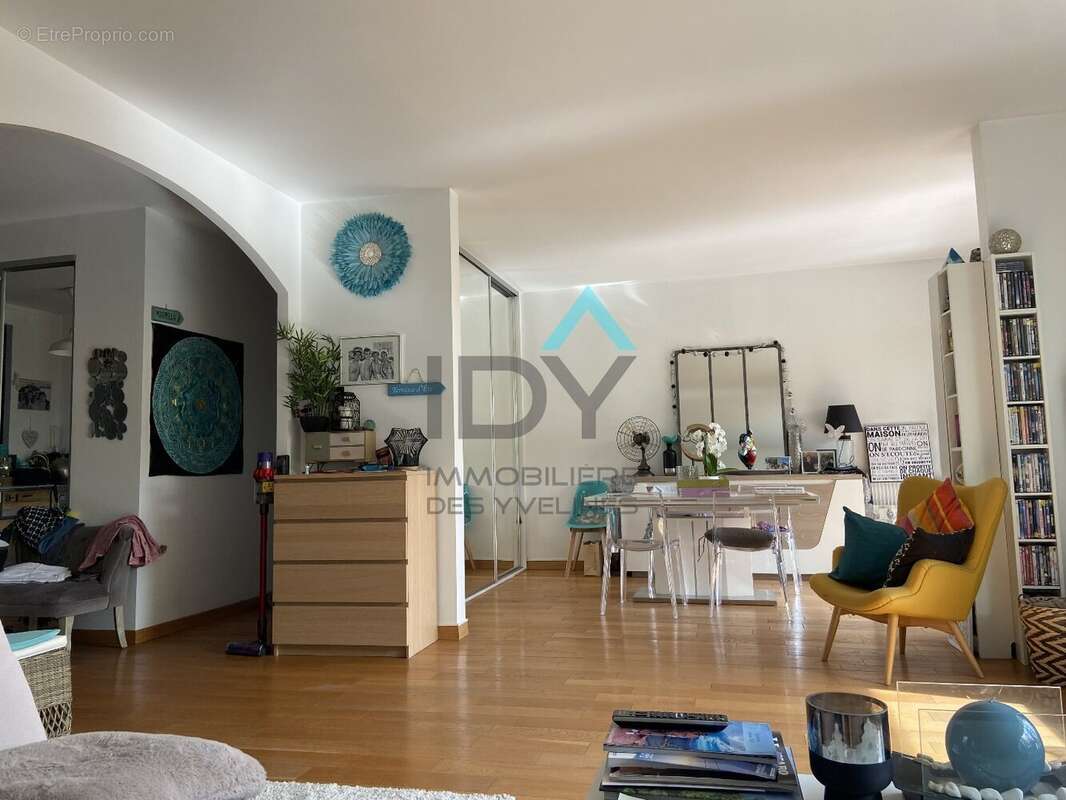 Appartement à LE MESNIL-LE-ROI