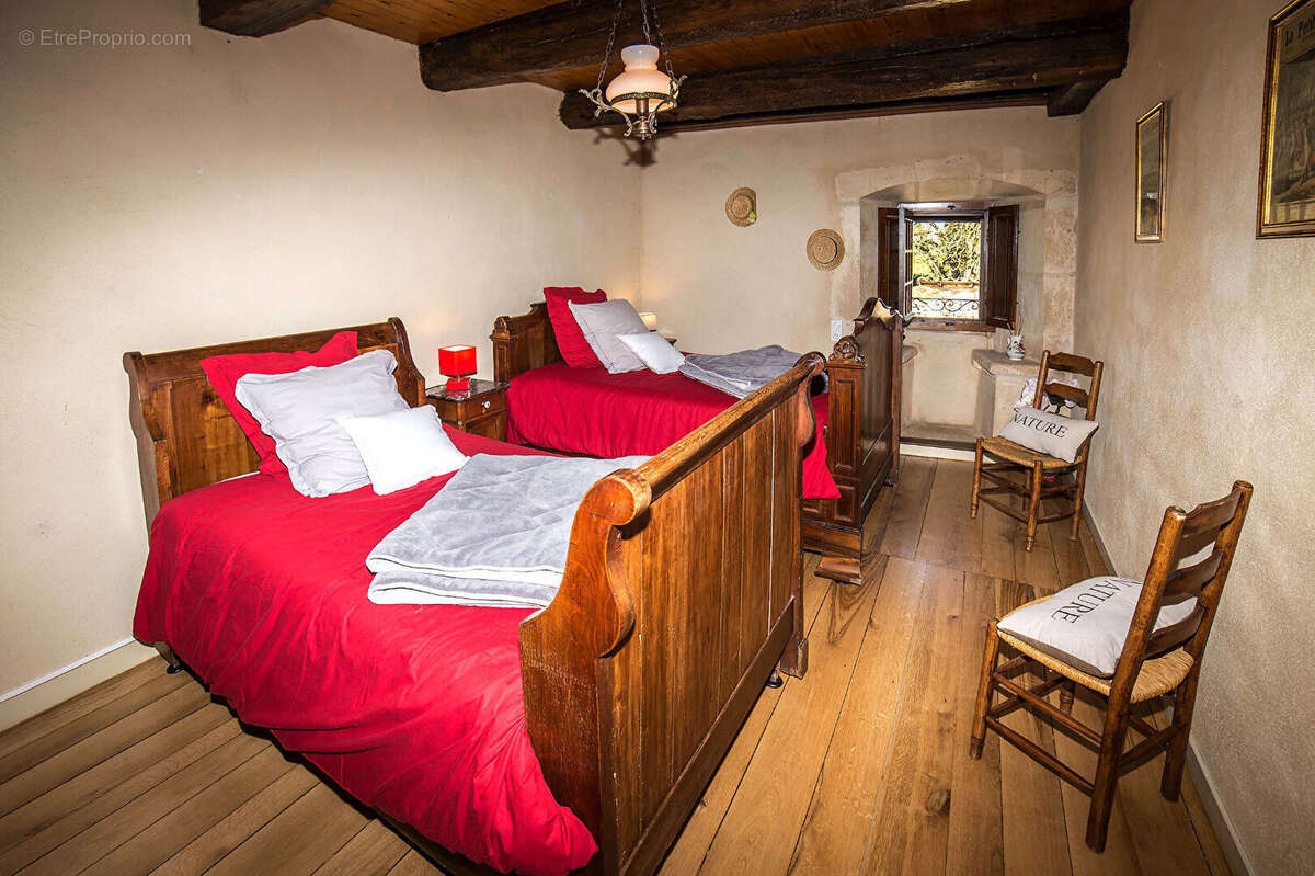 Maison à SAINT-PIERRE-D&#039;EXIDEUIL