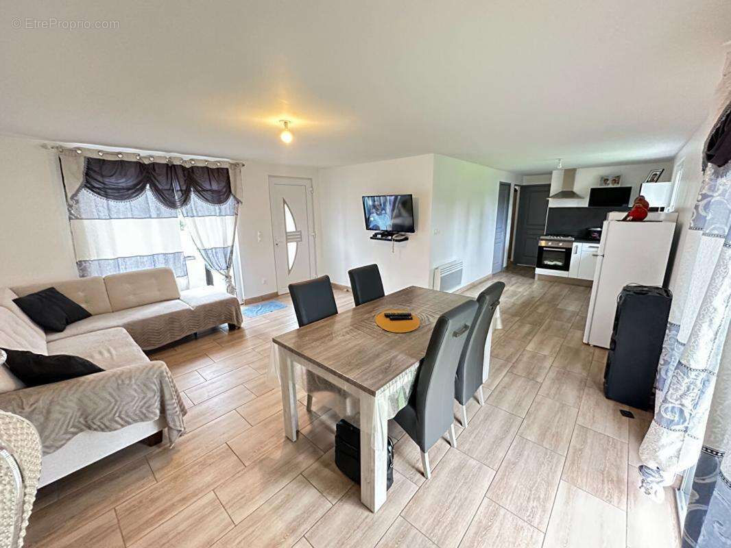 Maison à BEAURAINVILLE