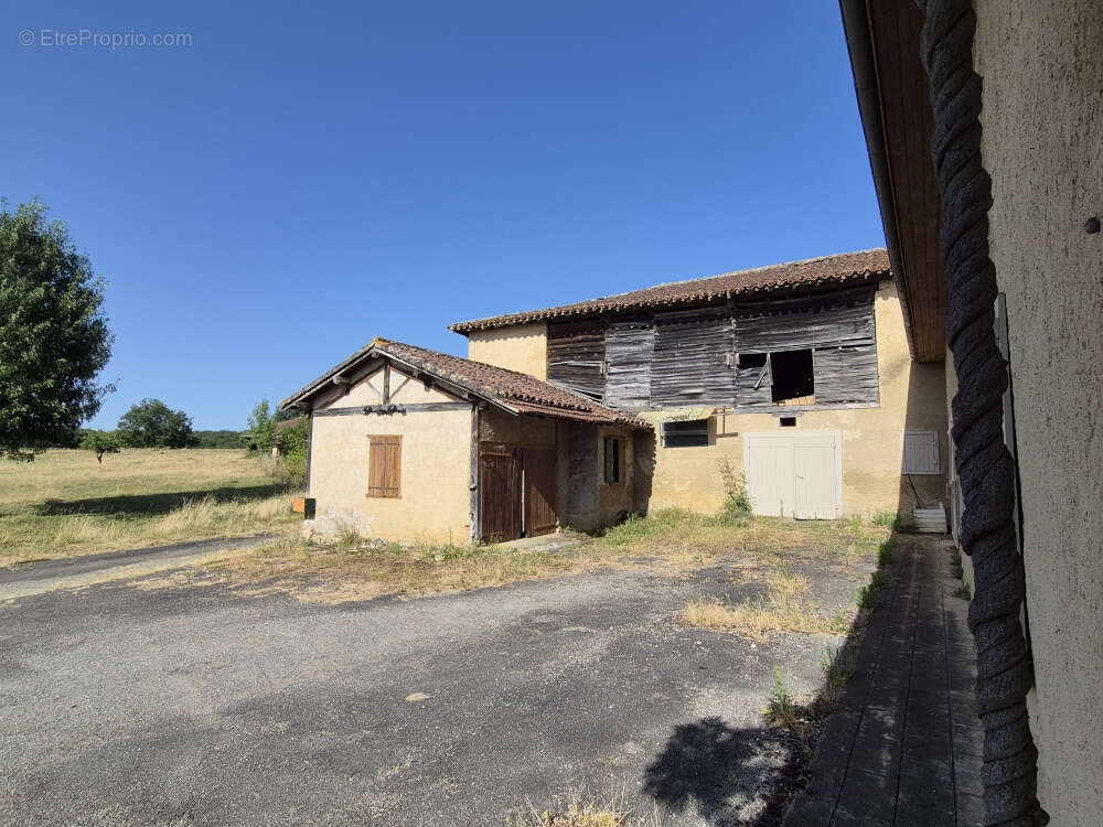 A vendredi, Corps de ferme à Ornézan - photo 22