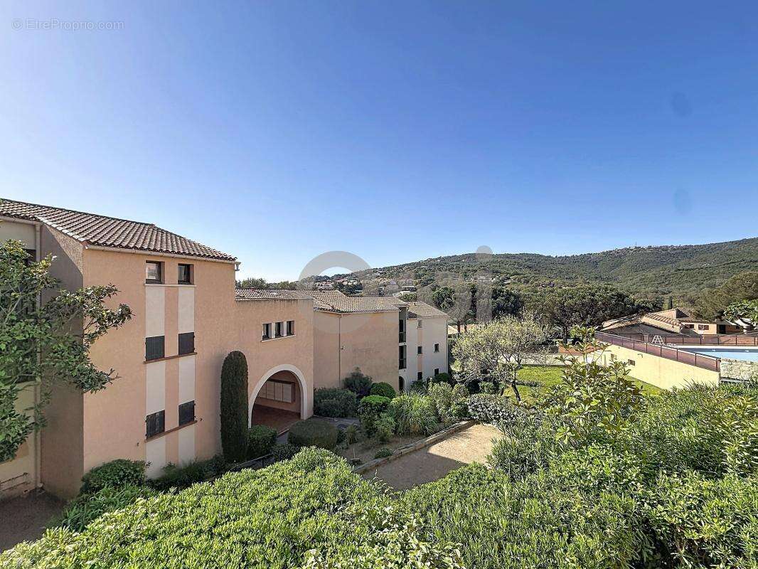 Appartement à ROQUEBRUNE-SUR-ARGENS