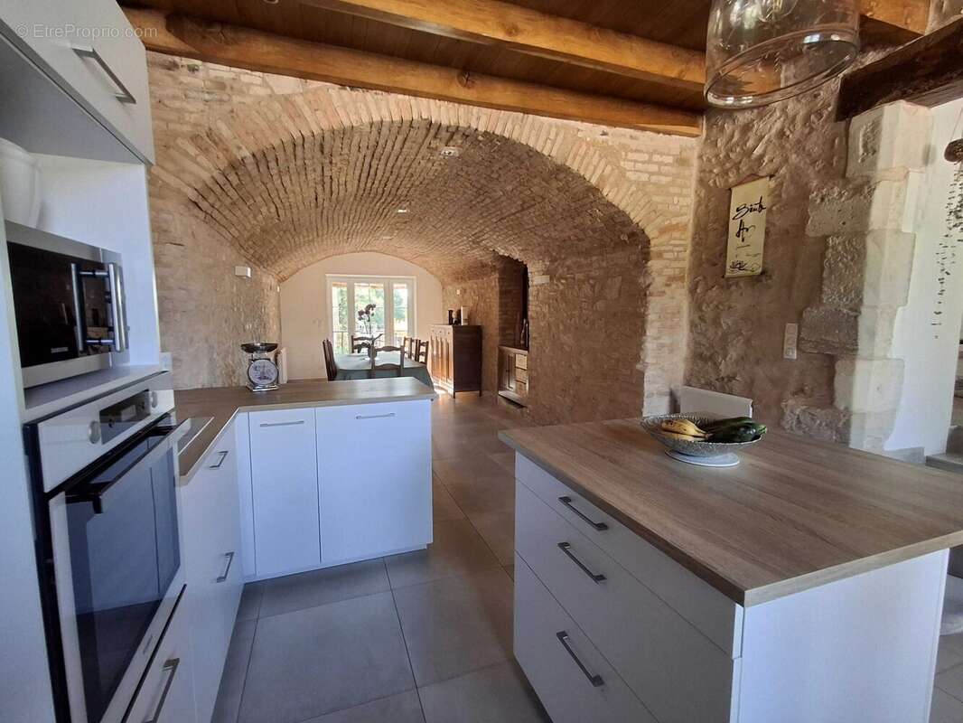 Maison 136 m² à Chasseneuil-Sur-Bonnieure  - photo 8