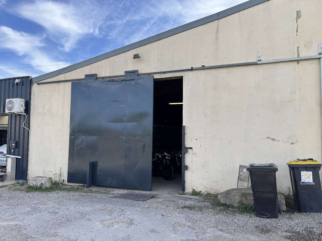 Commerce à COLOMBIERS