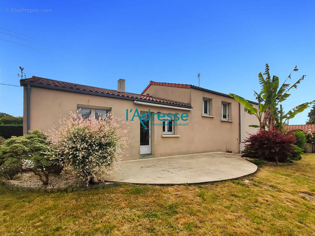 Maison à LE PUISET-DORE