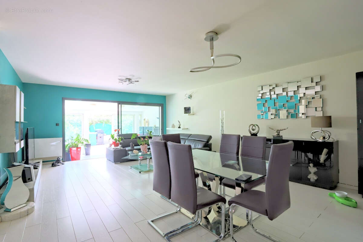 Maison à SOLLIES-PONT