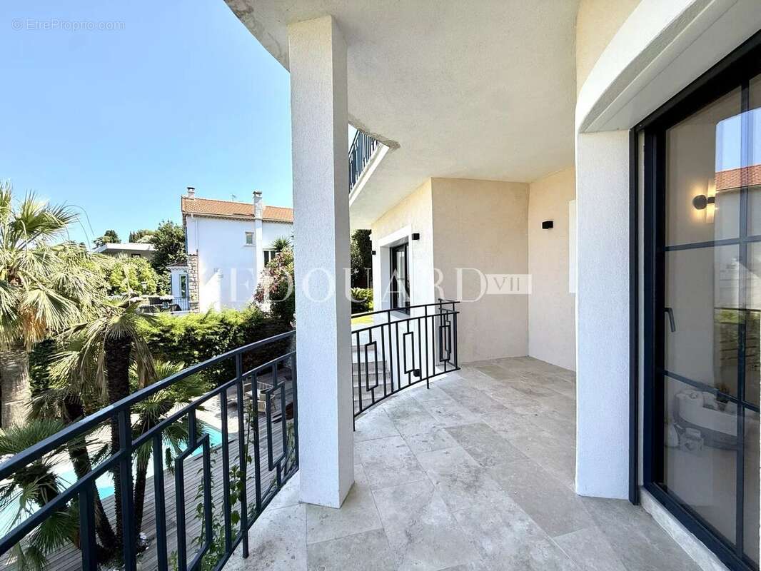 Superbe villa contemporaine avec piscine, une oasis de lumière au cœur de Roquebrune Cap Martin - photo 34