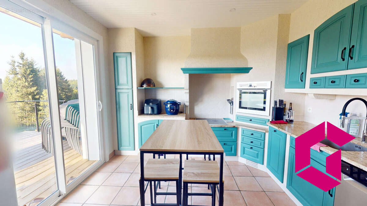 Maison à SAINT-JUST-MALMONT