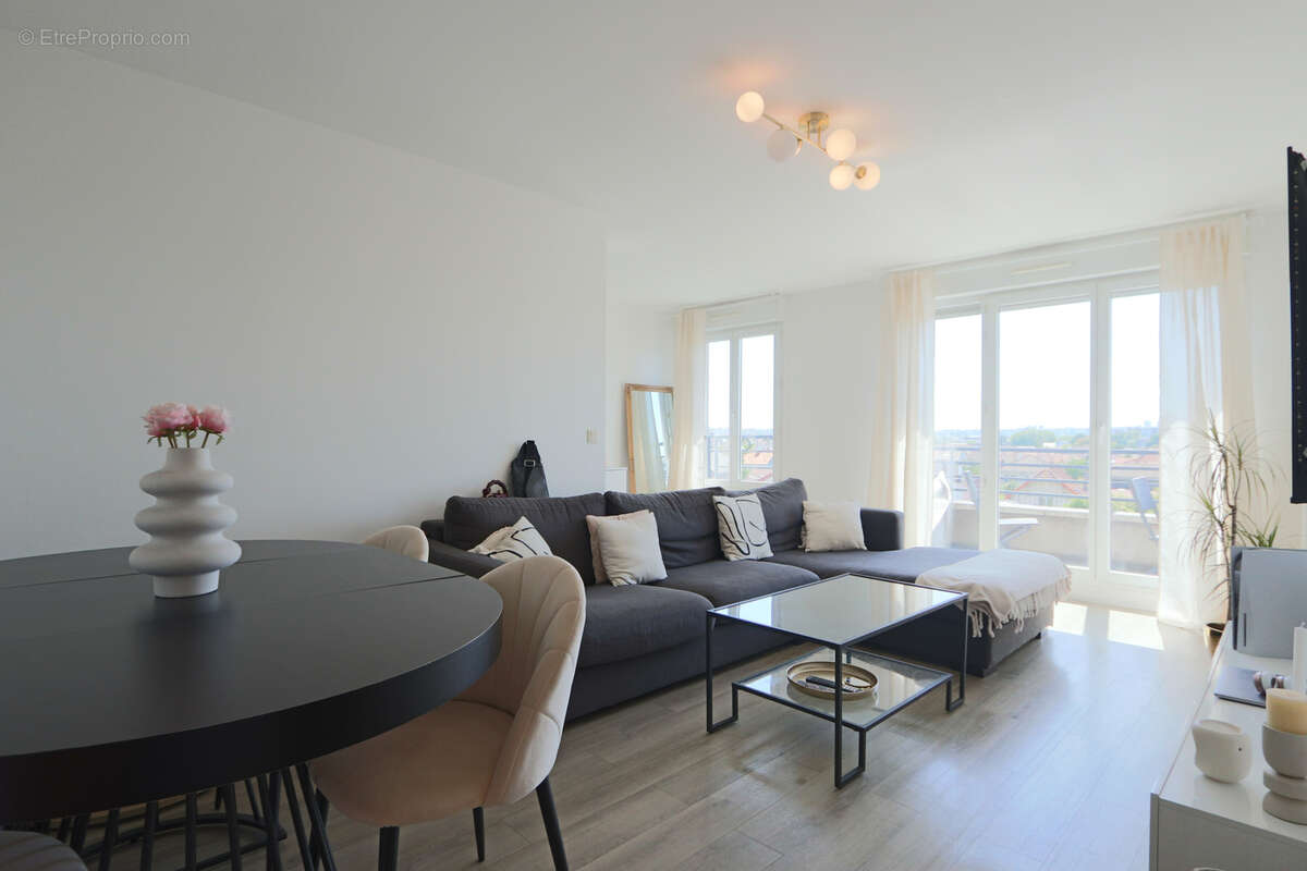 Appartement à LES PAVILLONS-SOUS-BOIS