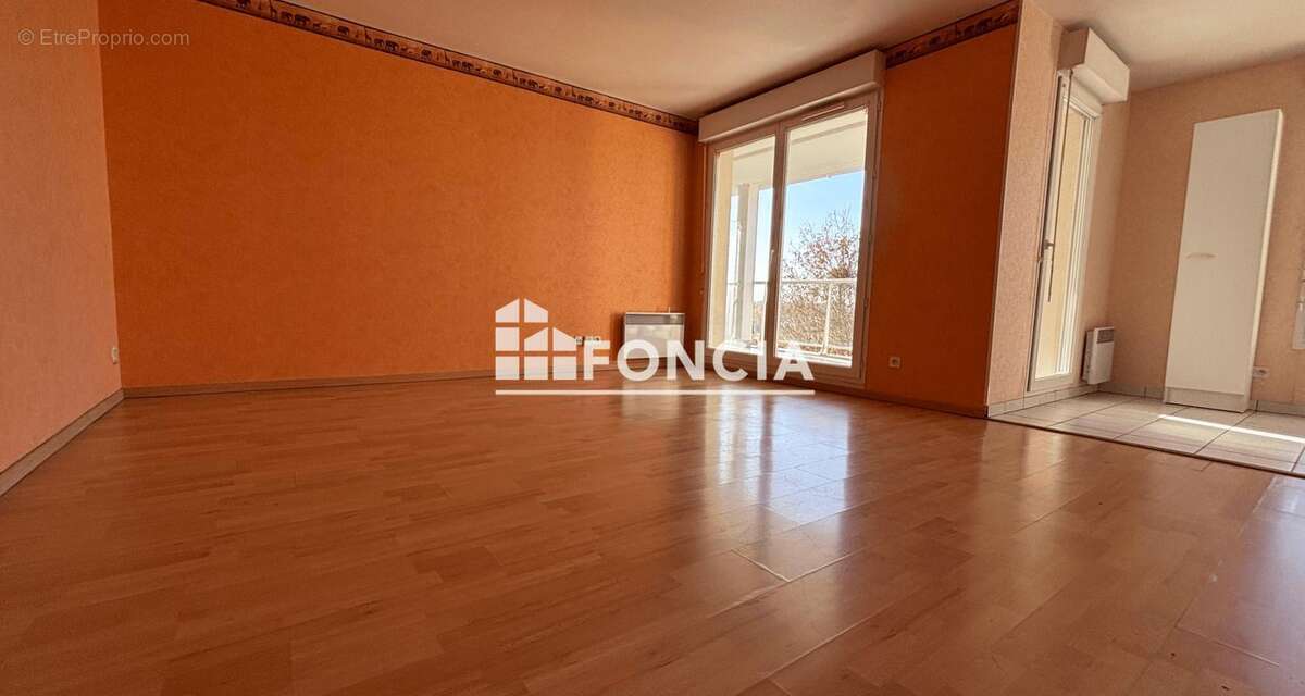 Appartement à SAINT-JEAN-DE-BRAYE