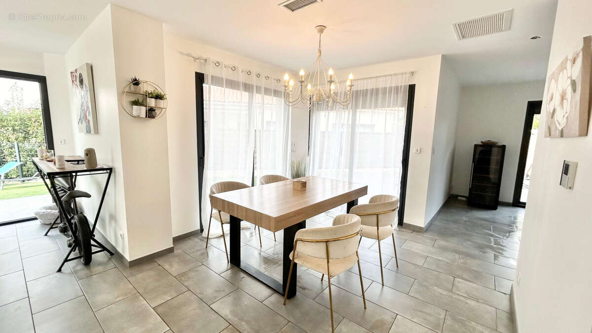 Maison à SAINT-ESTEVE