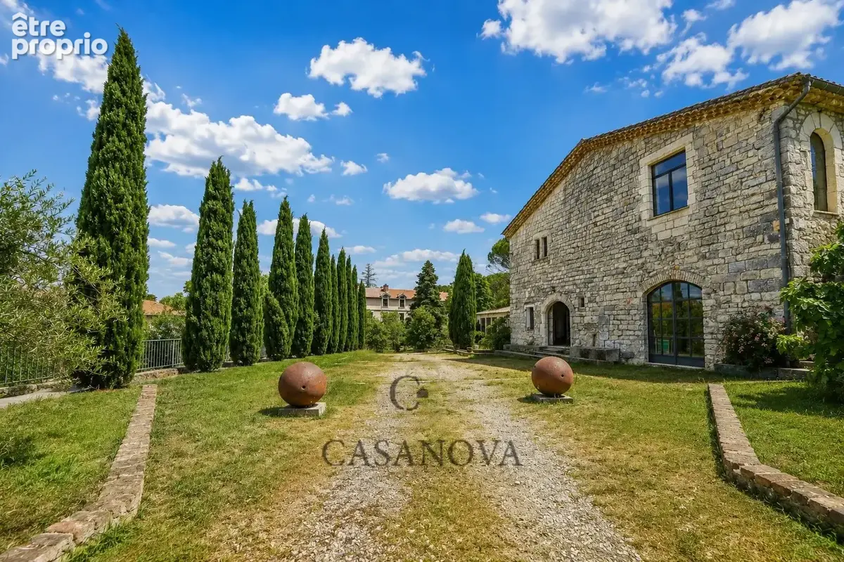 Domaine de caractère du XVIIe siècle sur 6.5 hectares avec près de 3 000 m² bâtis - photo 6