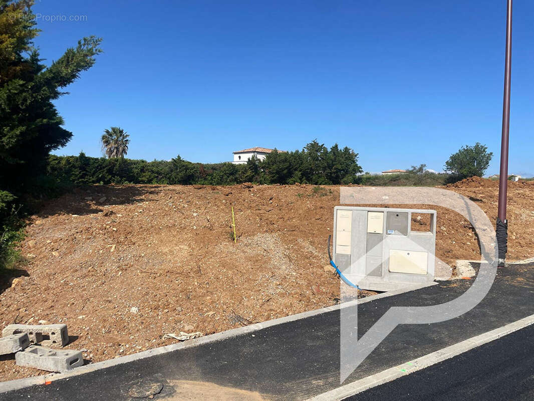 Terrain à THEZAN-LES-BEZIERS