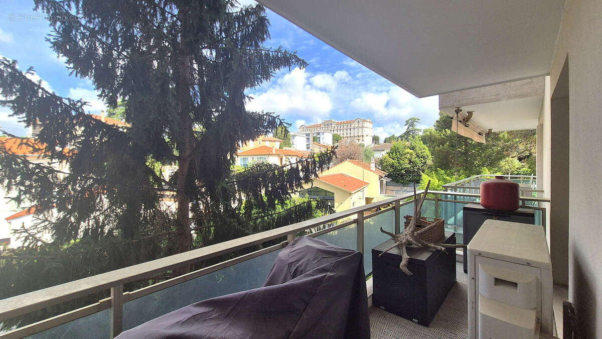 Cannes Montrose   Élégant 3 pièces avec deux terrasses, cave et stationnement - photo 8