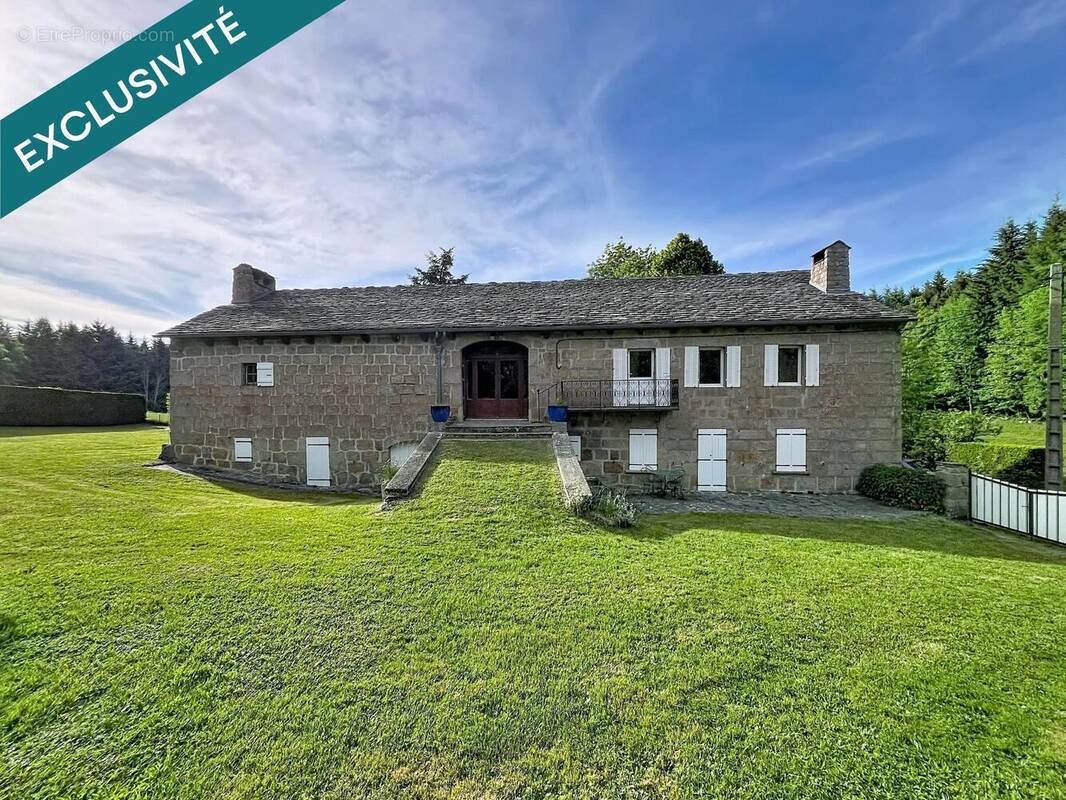 Photo 1 - Maison à SAINT-JEURES