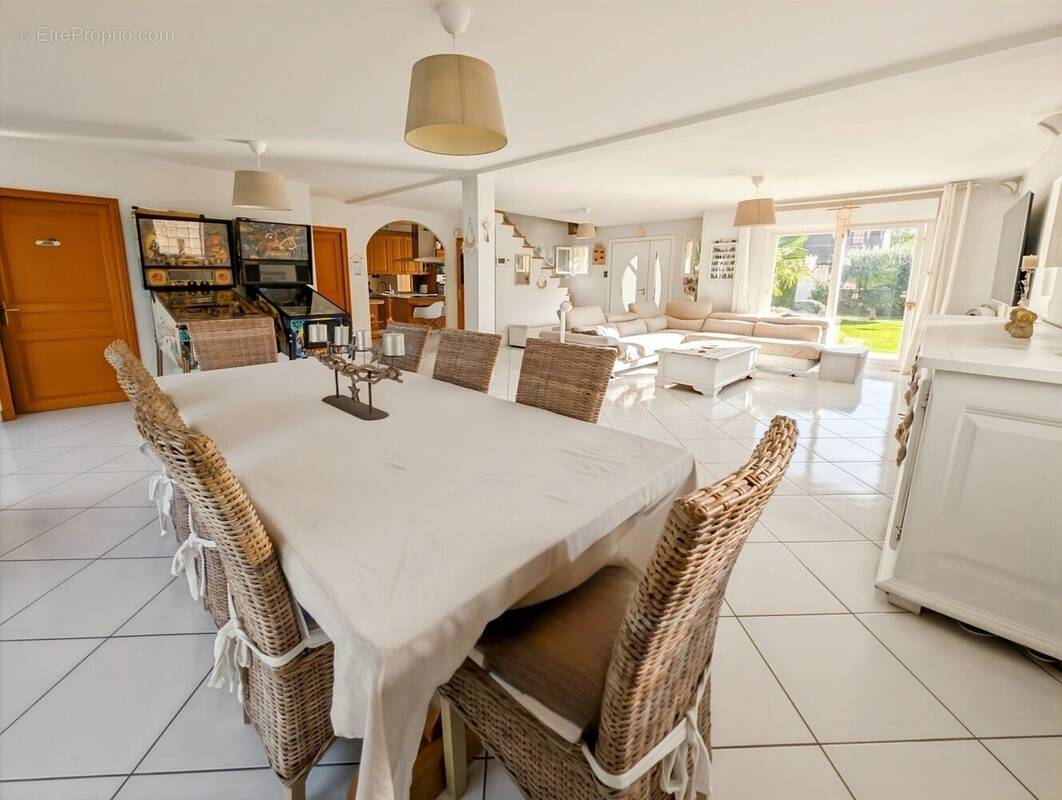 Maison à LES CLAYES-SOUS-BOIS