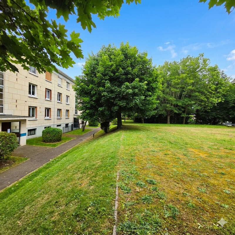 Appartement à NEAUPHLE-LE-CHATEAU