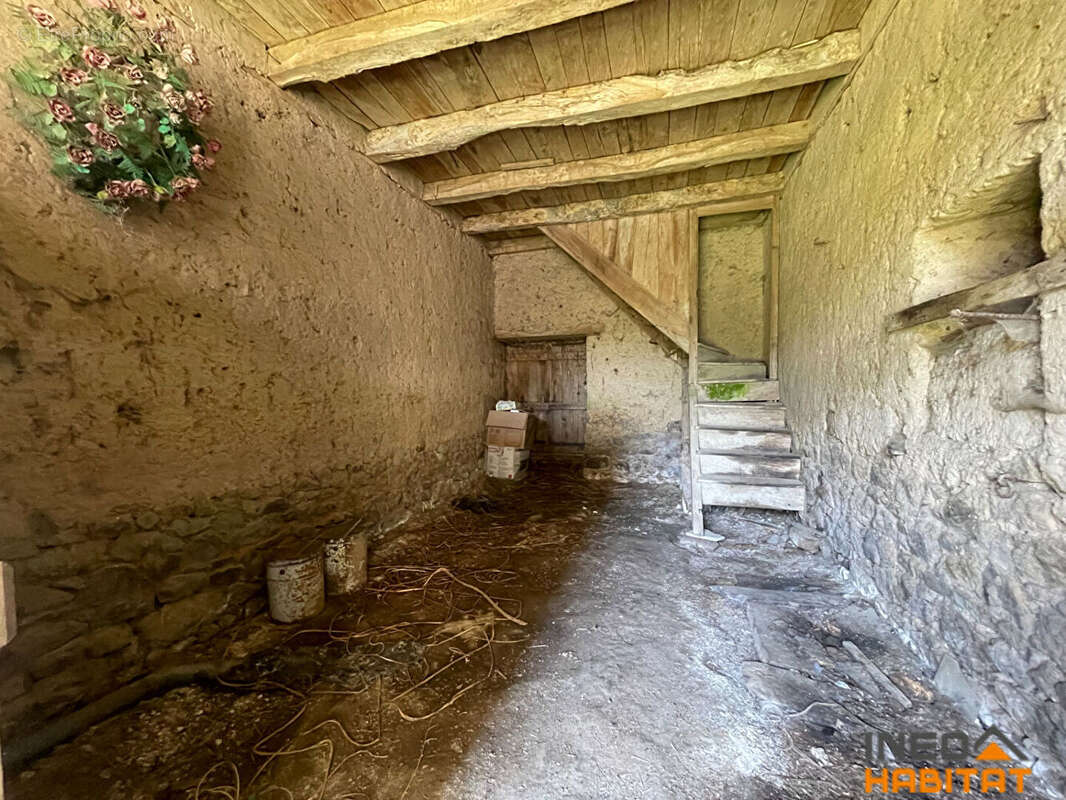 Maison de maître en pierres et dépendances - photo 15