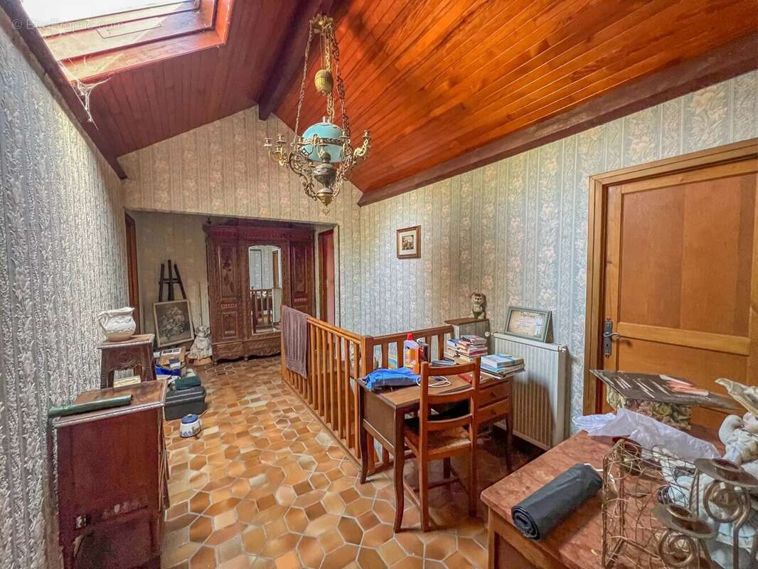 Maison à LE MESNIL-SAINT-DENIS