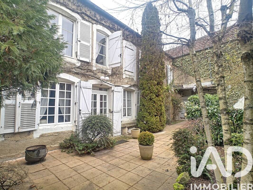 Photo 1 - Maison à CHATEAUVILLAIN