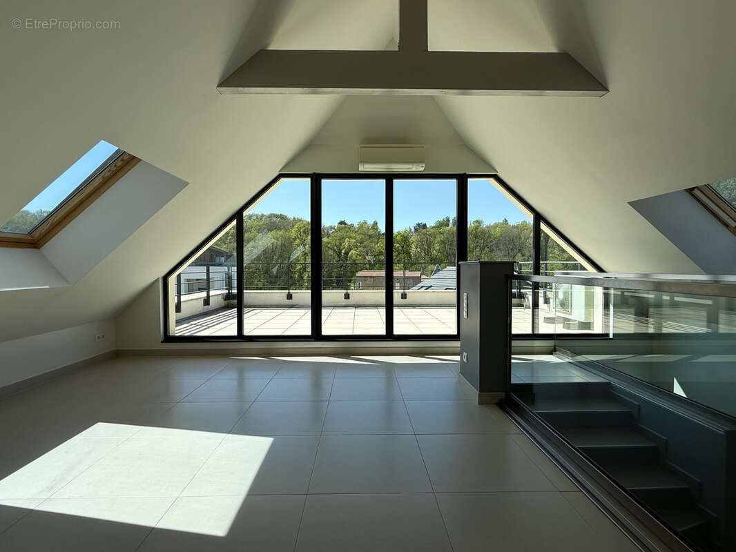 Appartement à CHATEL-SAINT-GERMAIN