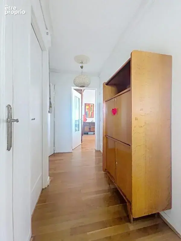 Appartement lumineux de 88 m² avec balcon, ascenseur et vue dégagée - photo 4
