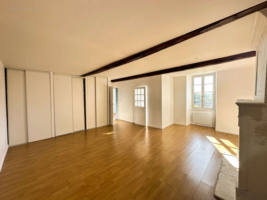 Maison à CHAMPAGNOLLES