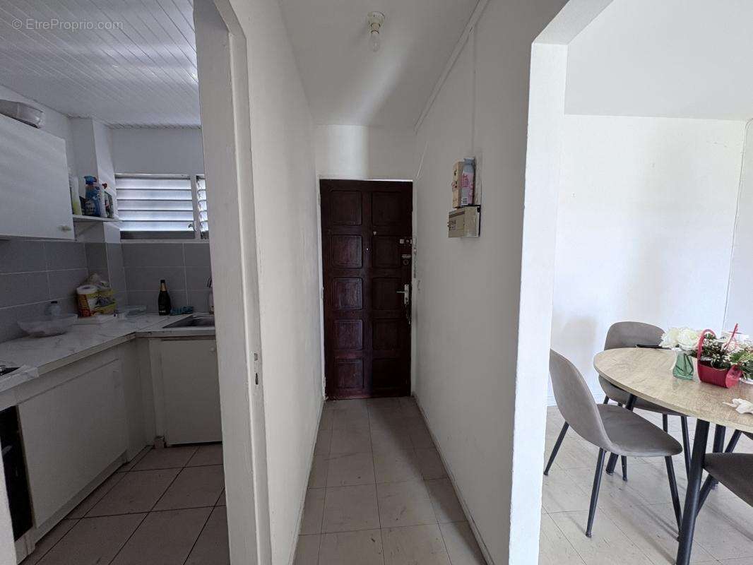 Appartement 55 m² à Les Abymes  - photo 6