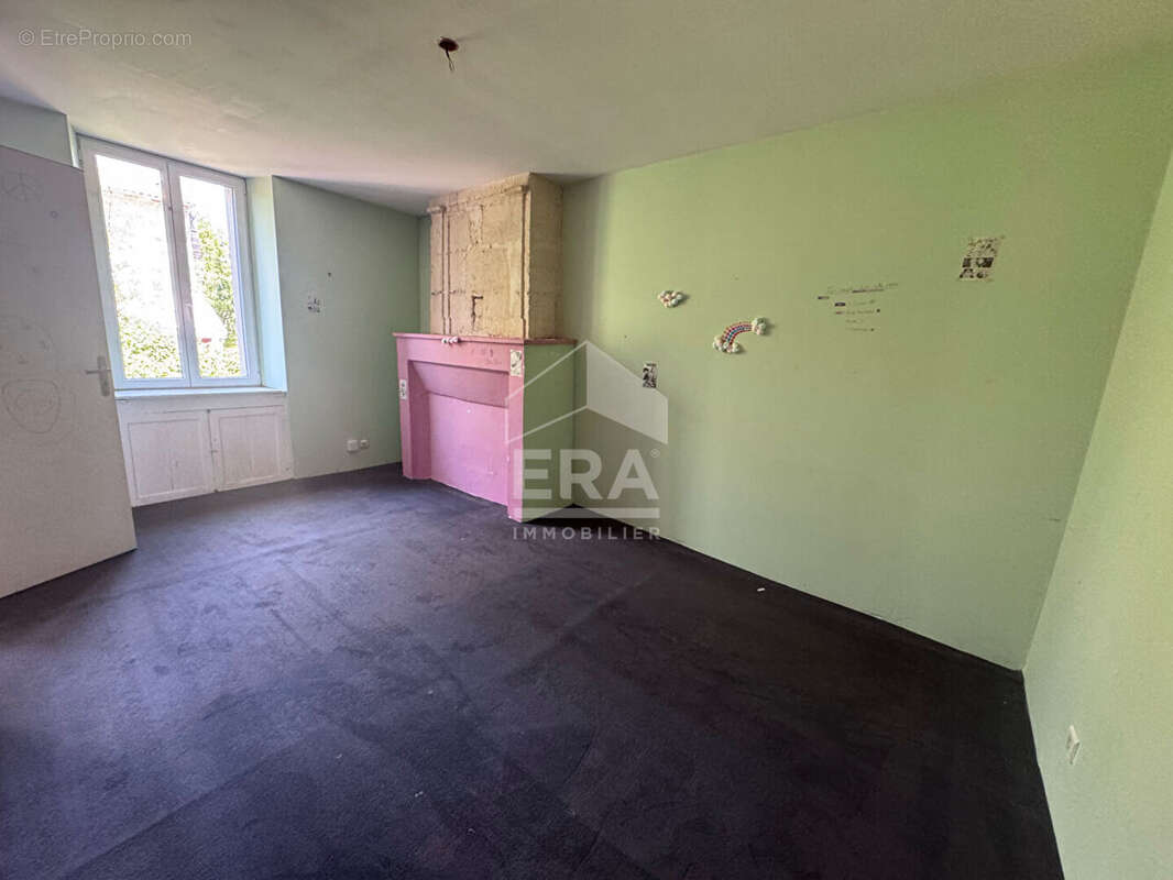 Maison de 107 m2 à Bourg - avec cour exterieur - photo 6