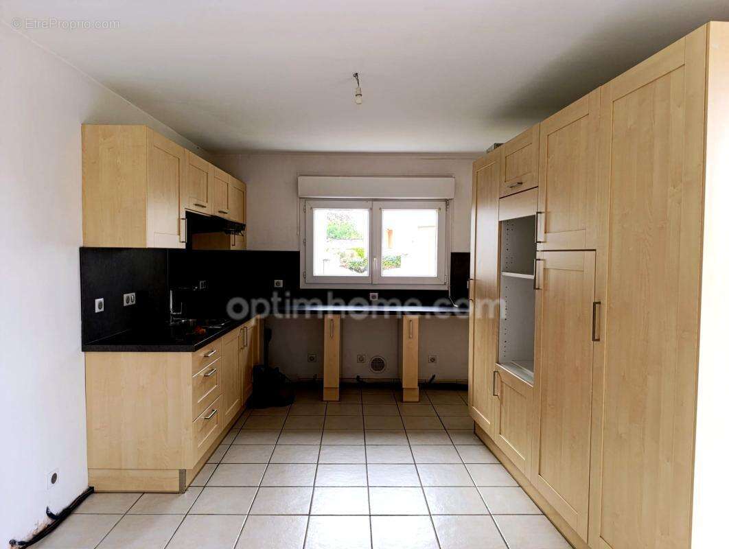 Maison de ville rénovée de 100 m² avec jardin de 600 m² et dépendance - photo 4