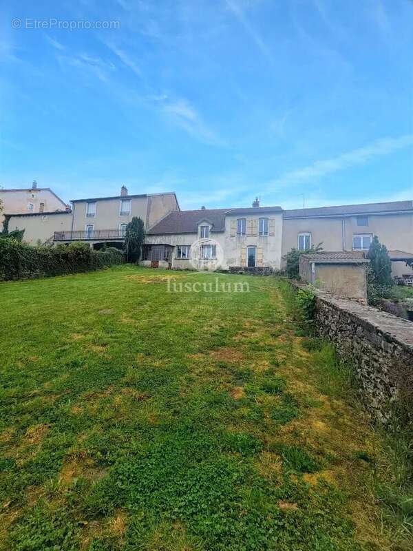 Maison à SOULAUCOURT-SUR-MOUZON