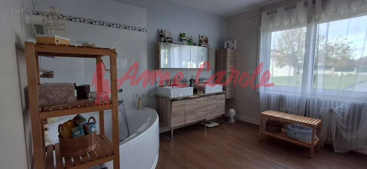 Maison à MONTMORILLON