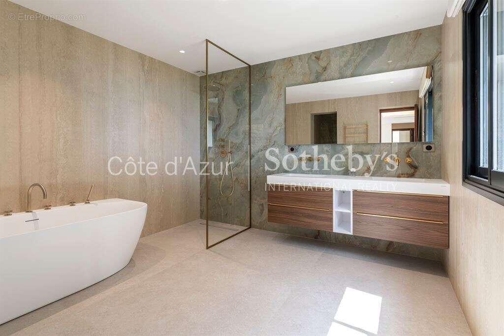 Villa contemporaine de 256 m² avec vue panoramique sur Monaco, piscine et cinq suites - photo 14