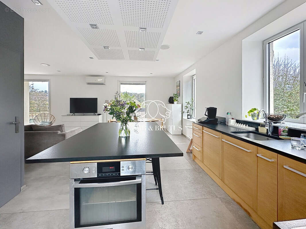 Appartement à COLLONGES-AU-MONT-D'OR