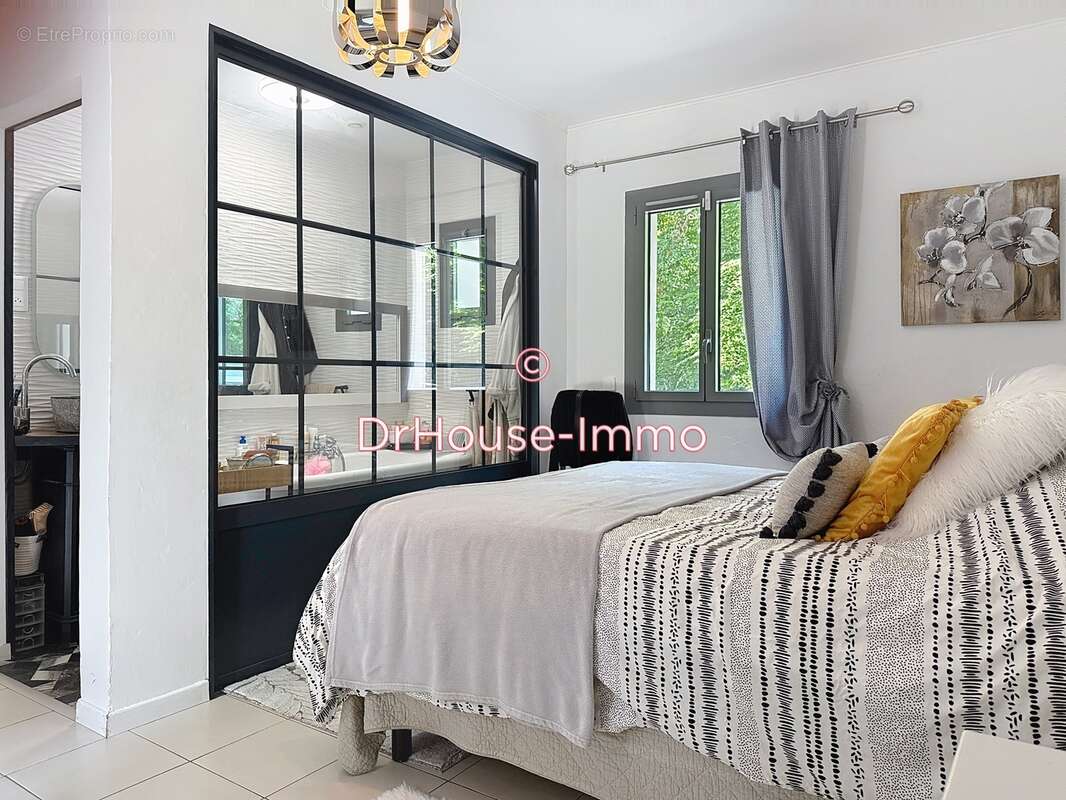 Maison à NOTRE-DAME-DE-SANILHAC