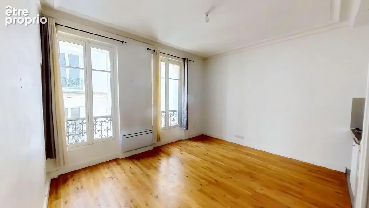 Paris XVIe – Avenue Victor Hugo / Arc de Triomphe - Appartement de 2P sur cour - photo 4