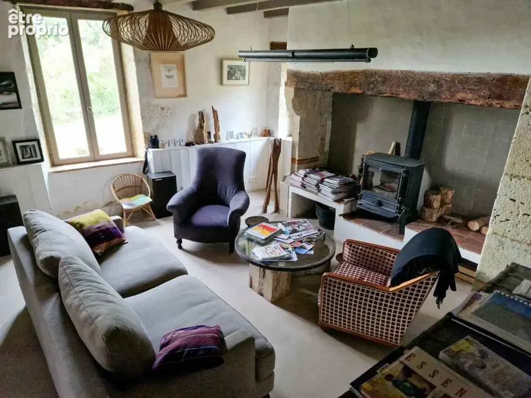 Belle maison de caractere en pierres avec 3,5ha et lac - photo 11