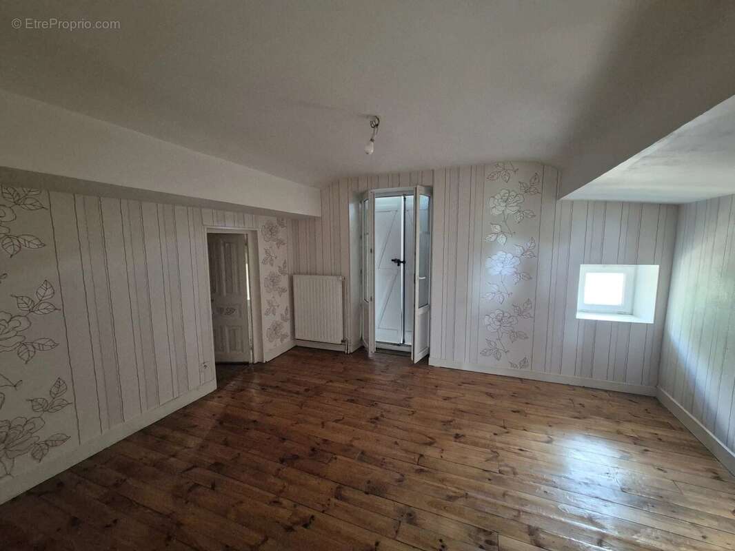 Maison en pierres sur deux niveaux à Laussonne - photo 7