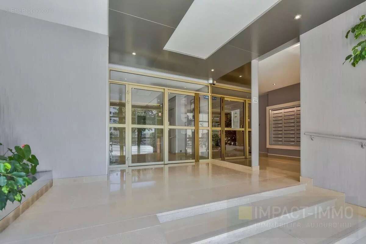 Appartement à COURBEVOIE