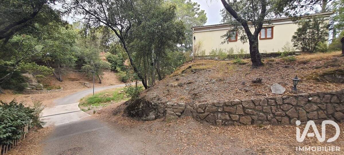Photo 1 - Terrain à FREJUS