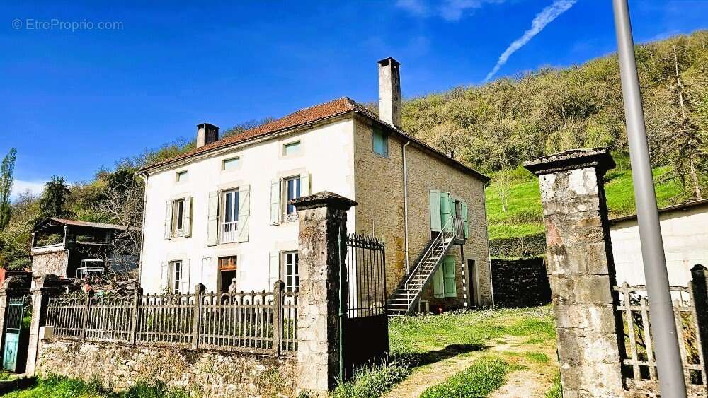Maison à CAYLUS