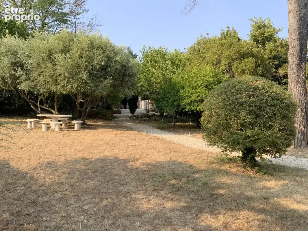 Maison en pierre avec piscine et son terrain 3000 m2 - photo 18