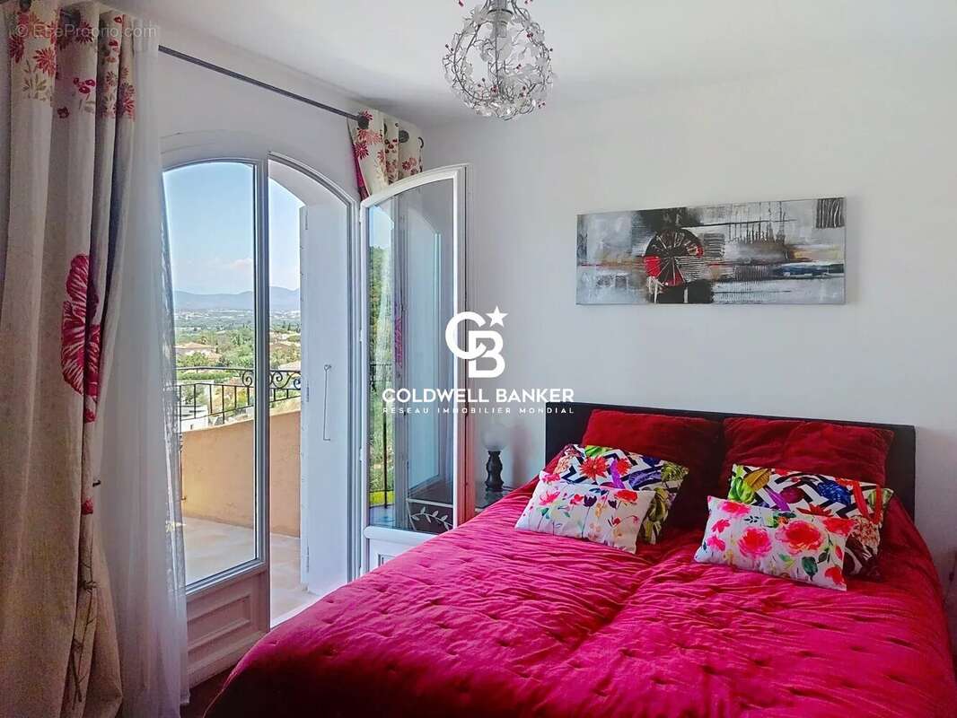 Saint-Aygulf – Élégante propriété familiale avec appartement indépendant, piscine et cadre naturel d'exception. - photo 16