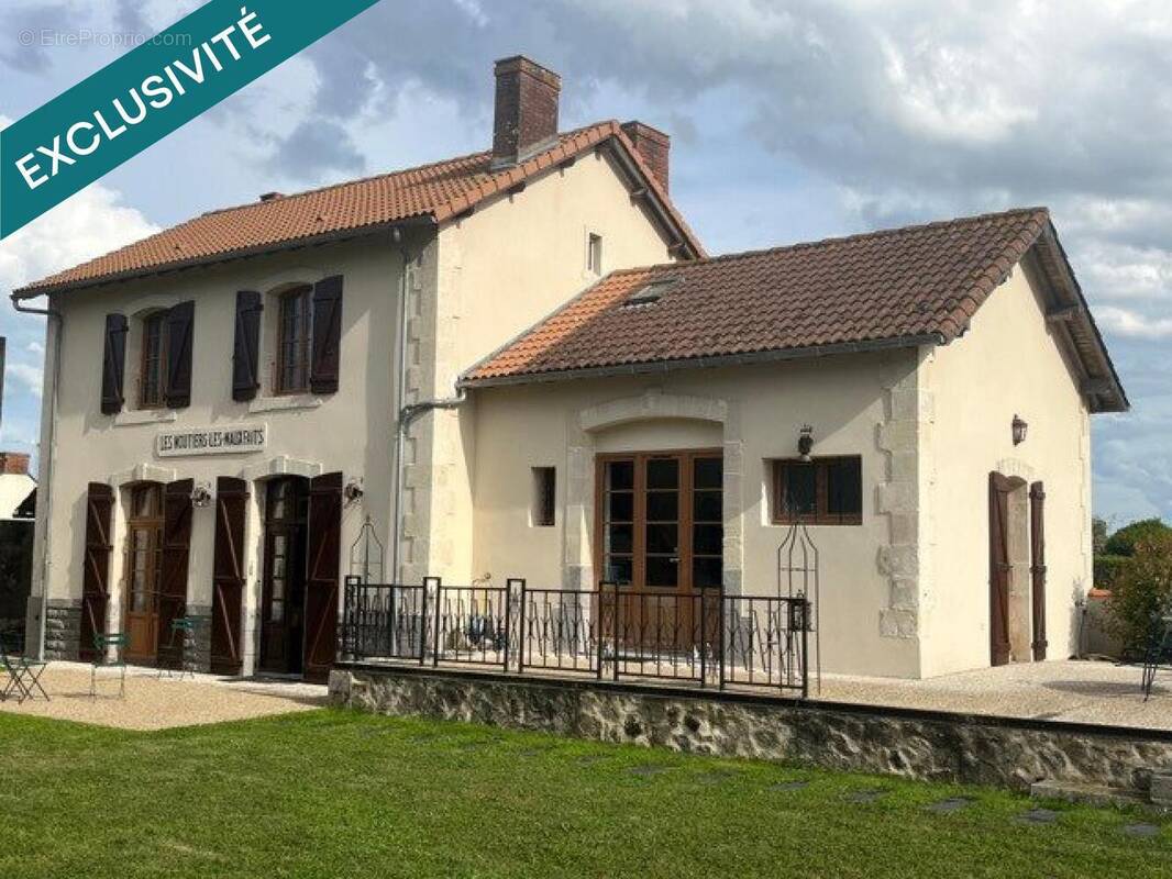 Photo 1 - Maison à MOUTIERS-LES-MAUXFAITS
