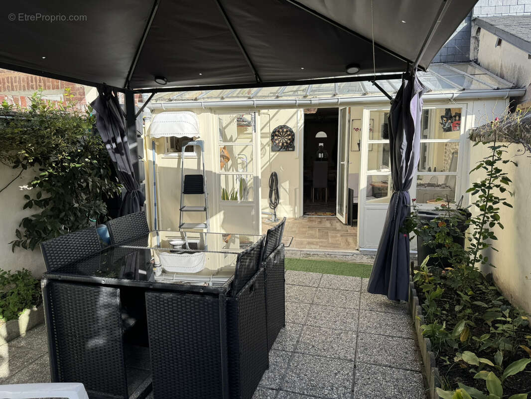 Maison à LA RIVIERE-SAINT-SAUVEUR